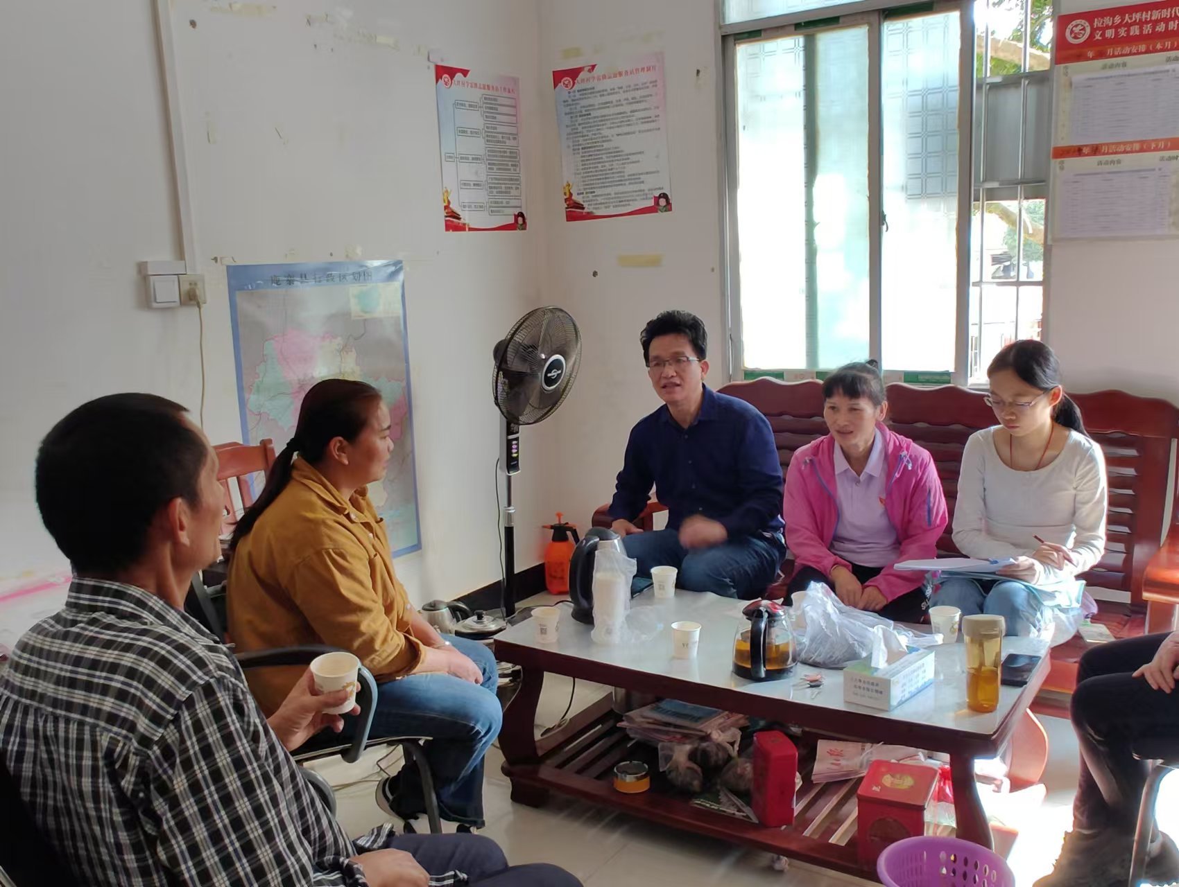 鹿寨县拉钩乡走访调查茶树种质资源情况.jpg 大发体育